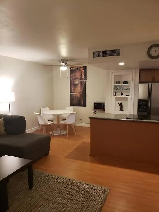 Lägenhet Centrally Located To Strip, Unlv, Stadiums And So Much More! Las Vegas