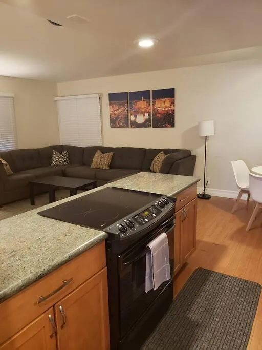 Centrally Located To Strip, Unlv, Stadiums And So Much More! Las Vegas USA